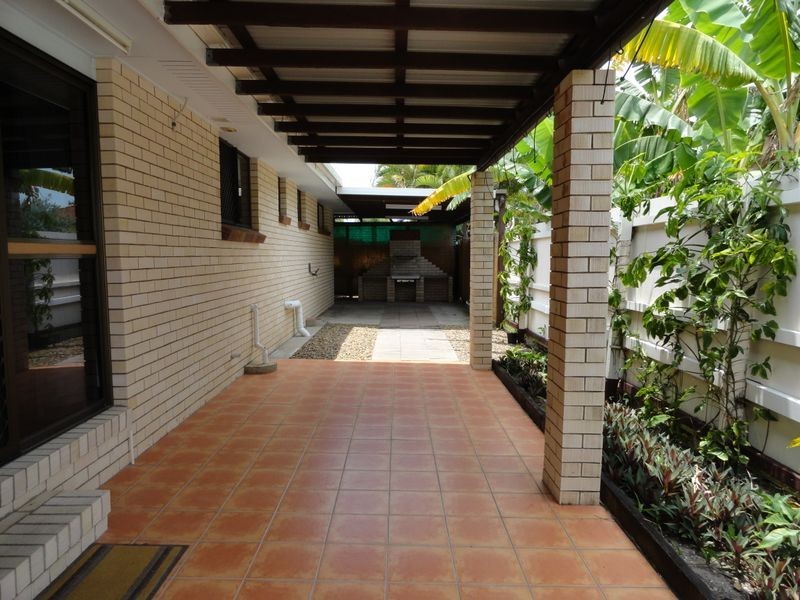 1 Bellemere Court, Boyne Island QLD 4680