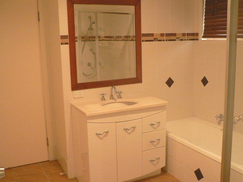 8 Belah Court, Boyne Island QLD 4680