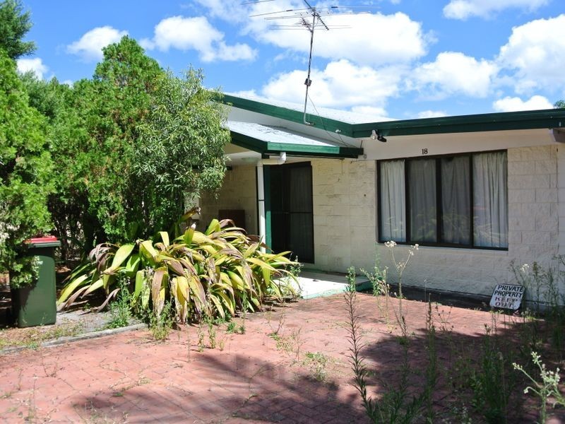 18 Hickman Street, Bororen QLD 4678