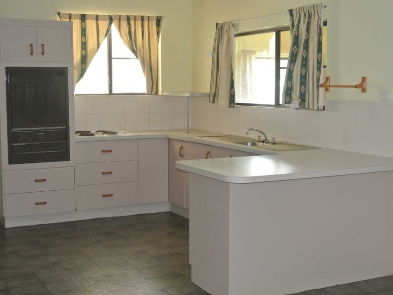 18 Hickman Street, Bororen QLD 4678