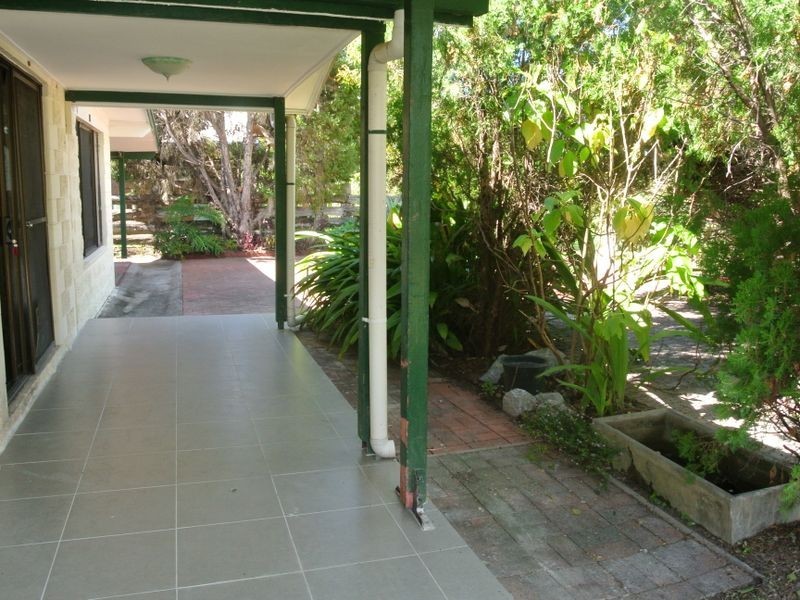 18 Hickman Street, Bororen QLD 4678