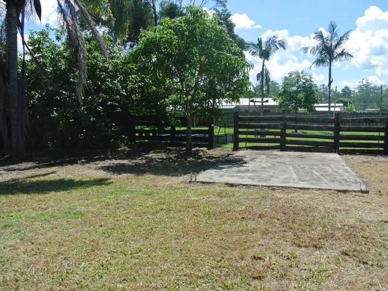 18 Hickman Street, Bororen QLD 4678