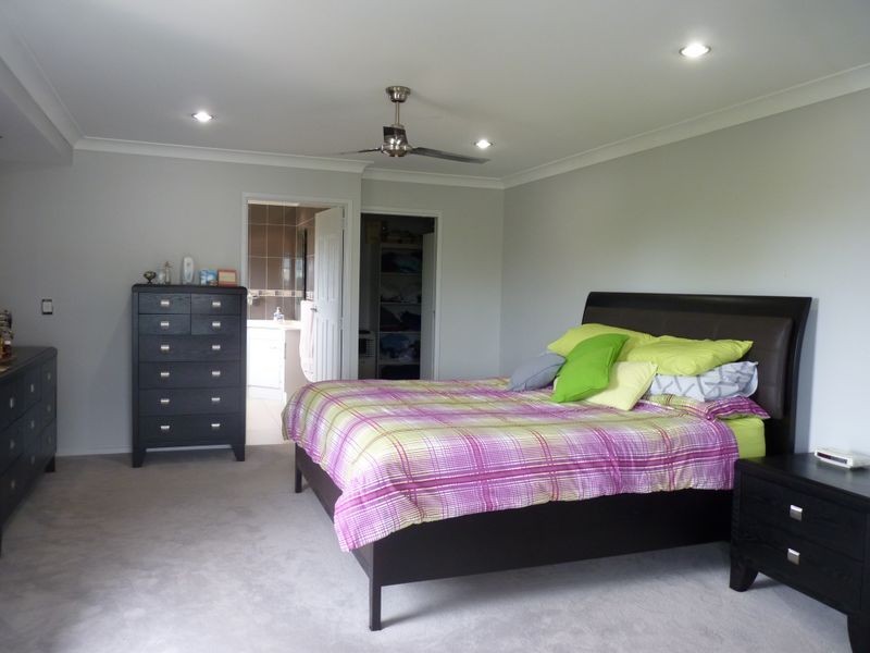 6 Helena Court, Boyne Island QLD 4680