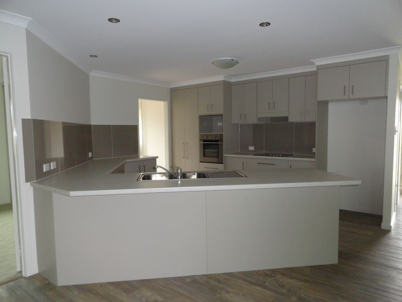 13 Stella Street, Boyne Island QLD 4680