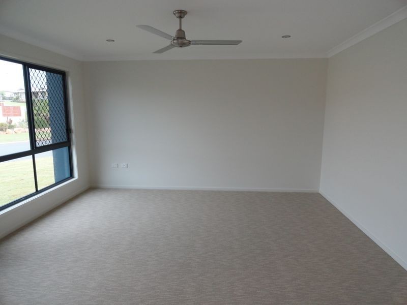13 Stella Street, Boyne Island QLD 4680