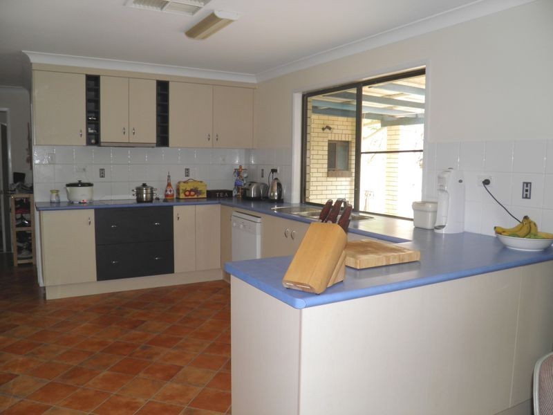 32 Helen Crescent, Wurdong Heights QLD 4680