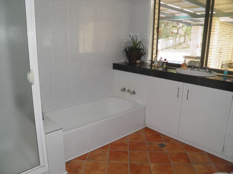 32 Helen Crescent, Wurdong Heights QLD 4680