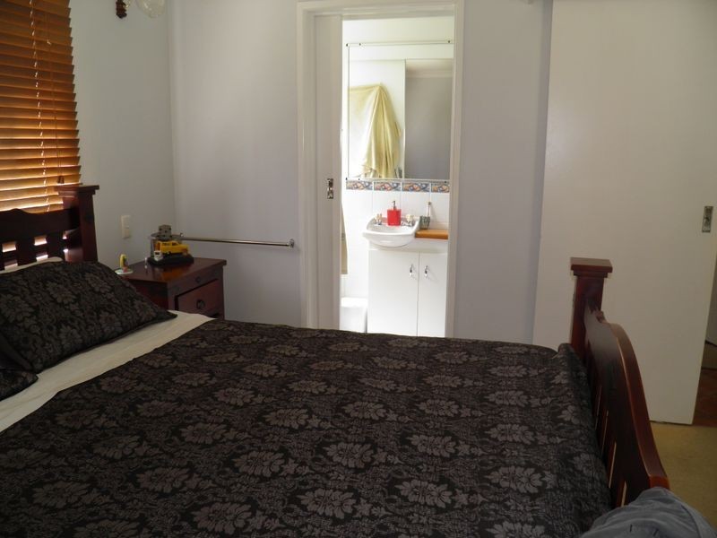 32 Helen Crescent, Wurdong Heights QLD 4680