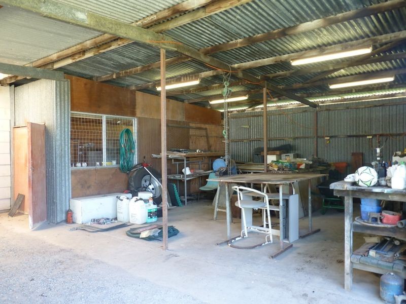 36 Tuckers Road, Boyne Island QLD 4680