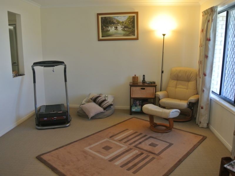 8 Jeana Close, Boyne Island QLD 4680