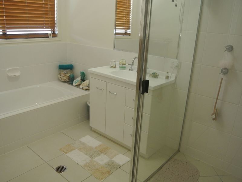 8 Jeana Close, Boyne Island QLD 4680
