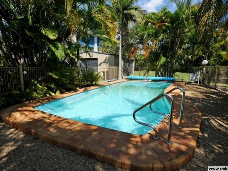 11 River Drive, Boyne Island QLD 4680