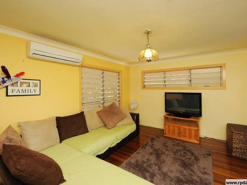 11 River Drive, Boyne Island QLD 4680
