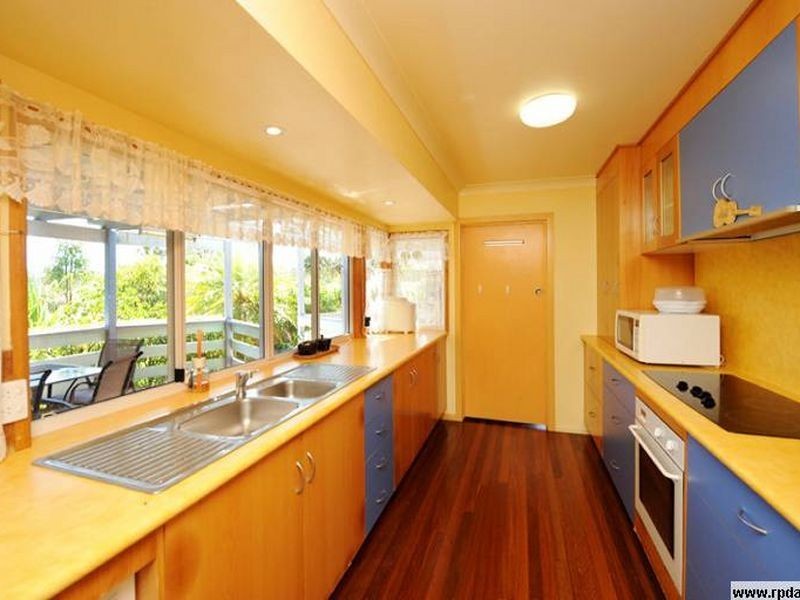 11 River Drive, Boyne Island QLD 4680