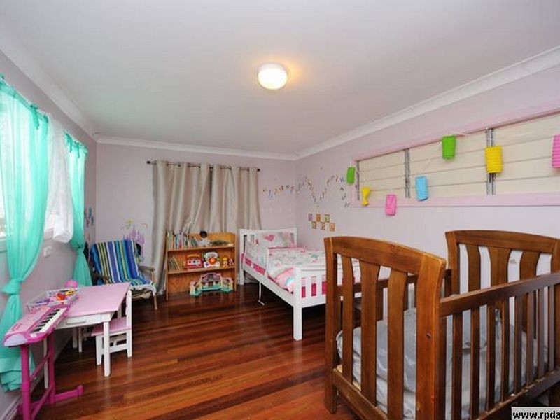 11 River Drive, Boyne Island QLD 4680