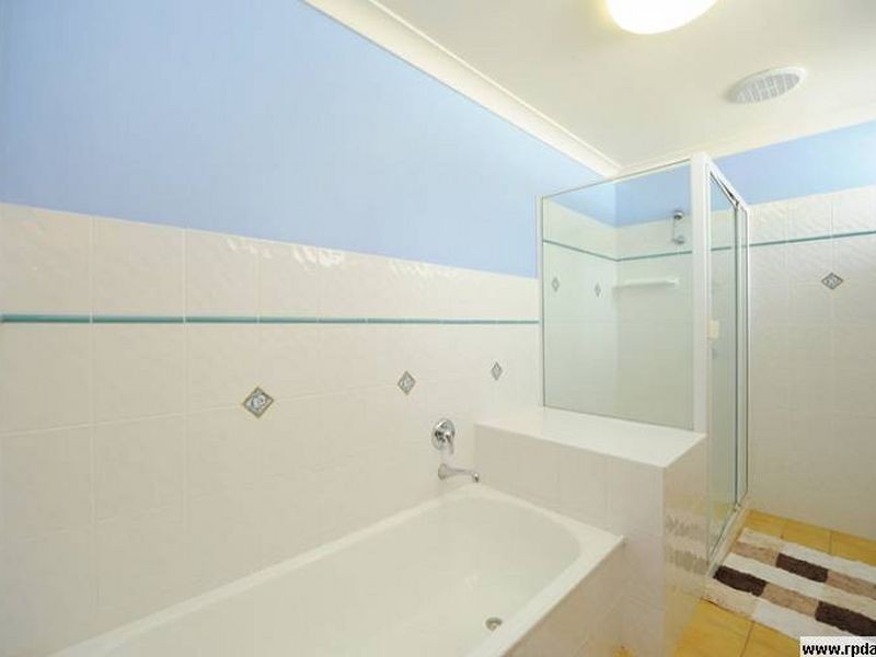 11 River Drive, Boyne Island QLD 4680