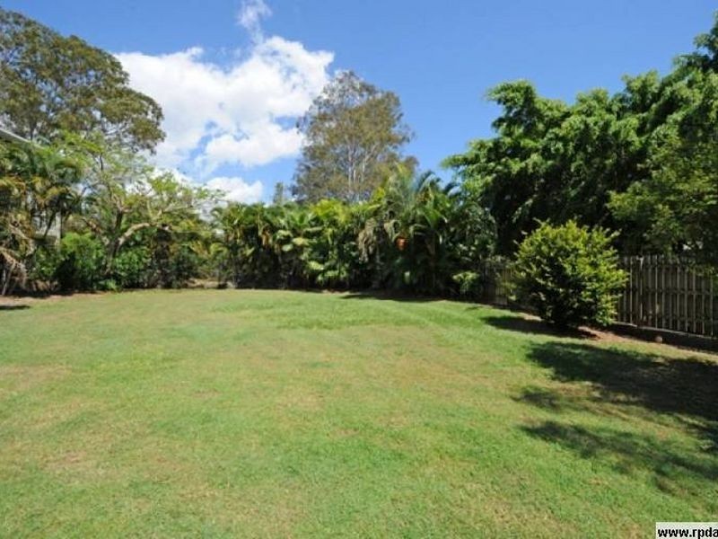 11 River Drive, Boyne Island QLD 4680