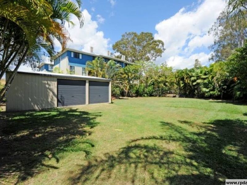 11 River Drive, Boyne Island QLD 4680