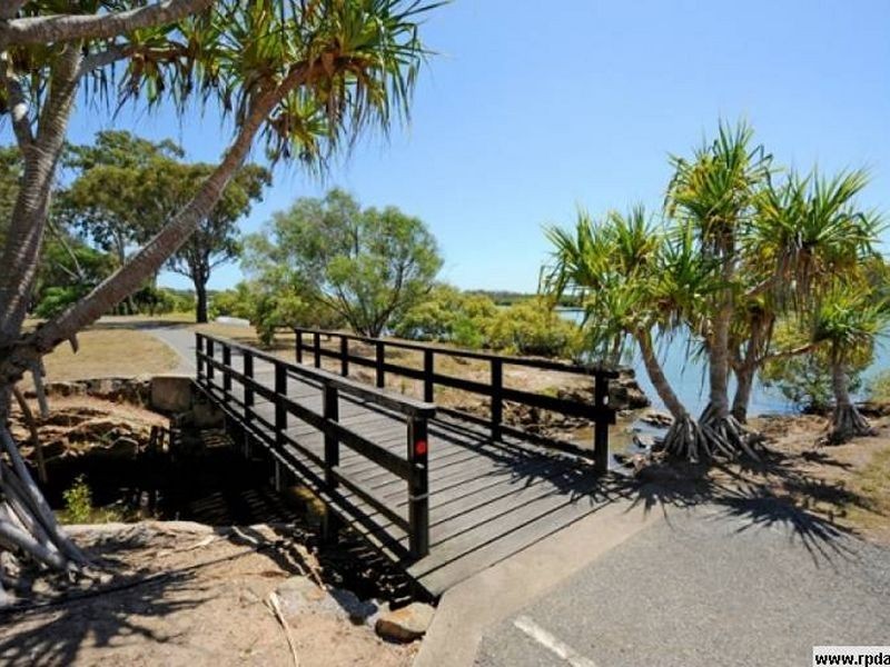 11 River Drive, Boyne Island QLD 4680