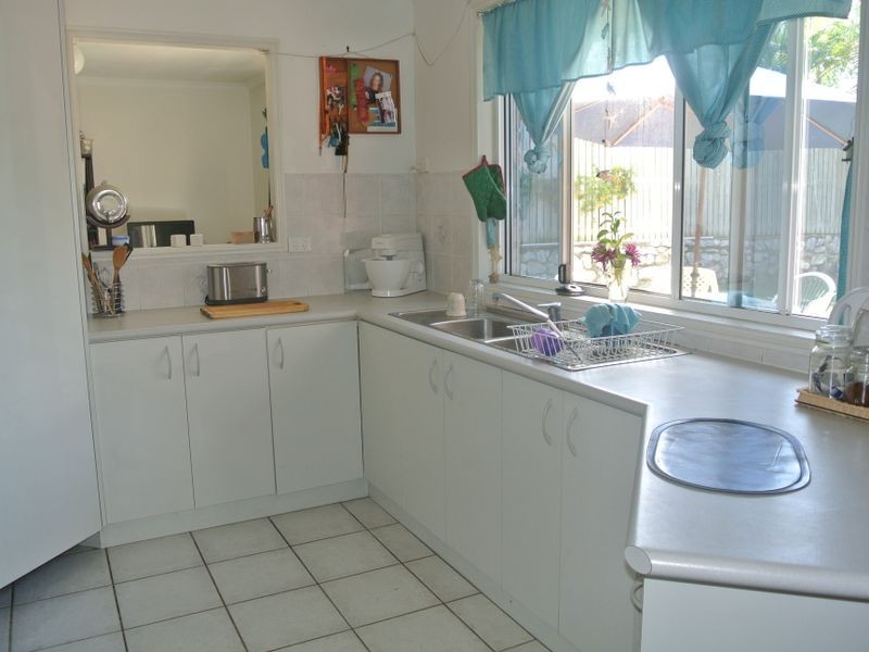 42 Curtis Avenue, Boyne Island QLD 4680