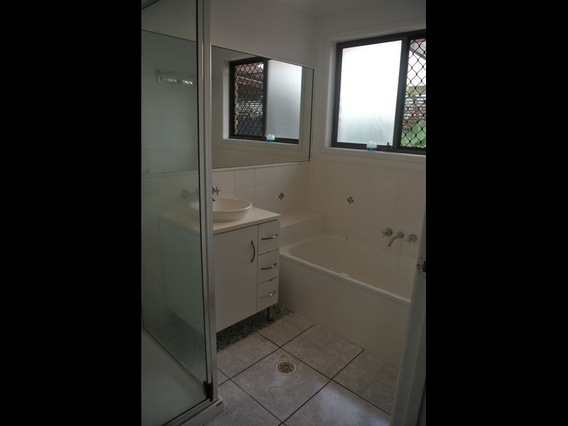 10 Amaroo Street, Boyne Island QLD 4680