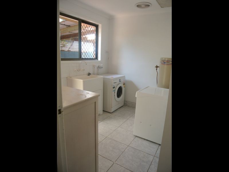 10 Amaroo Street, Boyne Island QLD 4680