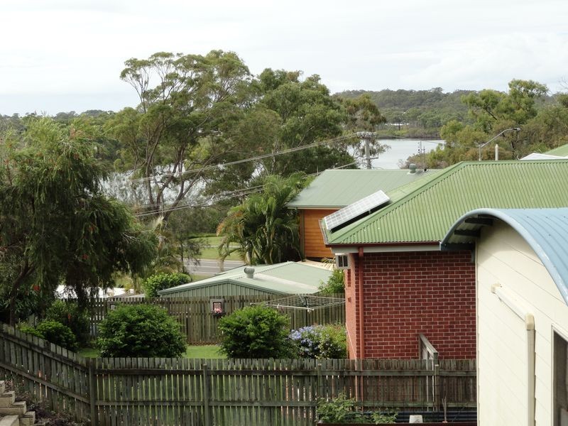 11 Mooring Place, Boyne Island QLD 4680