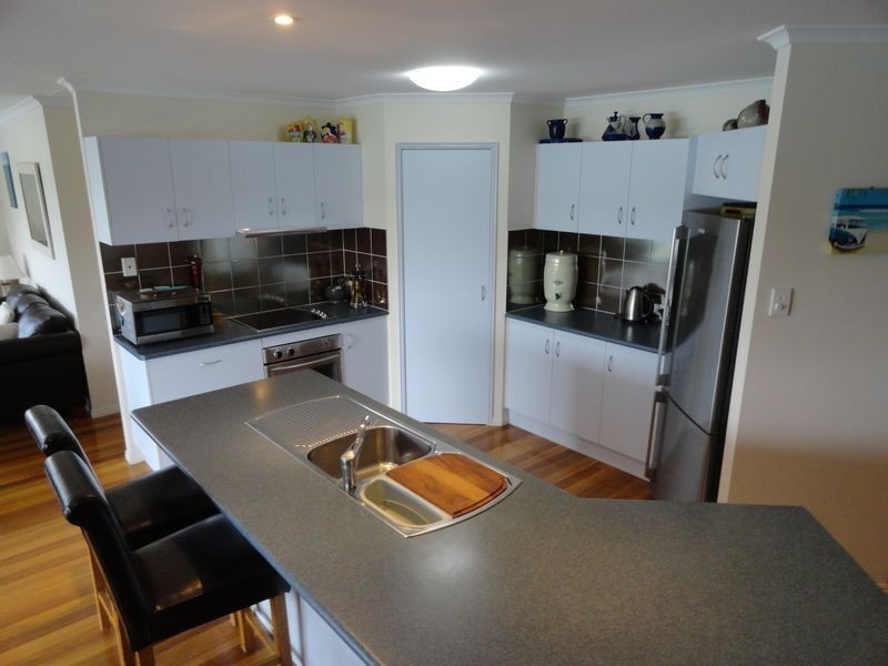 11 Mooring Place, Boyne Island QLD 4680