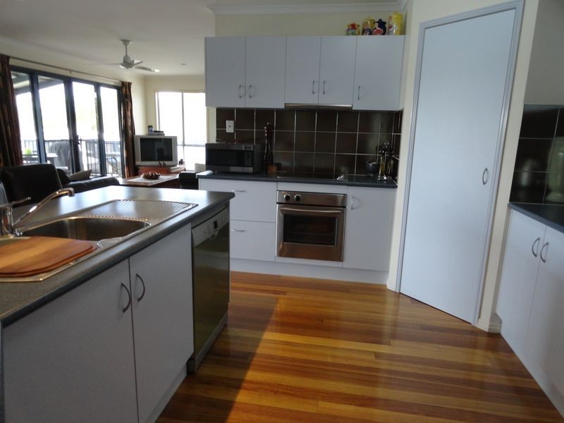 11 Mooring Place, Boyne Island QLD 4680