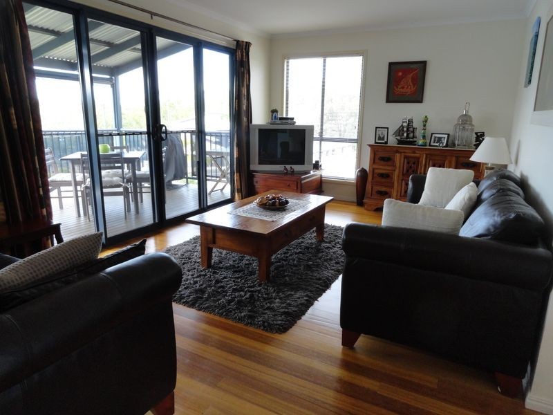 11 Mooring Place, Boyne Island QLD 4680