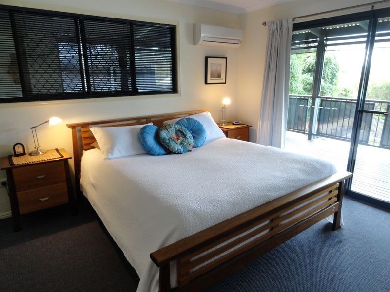 11 Mooring Place, Boyne Island QLD 4680