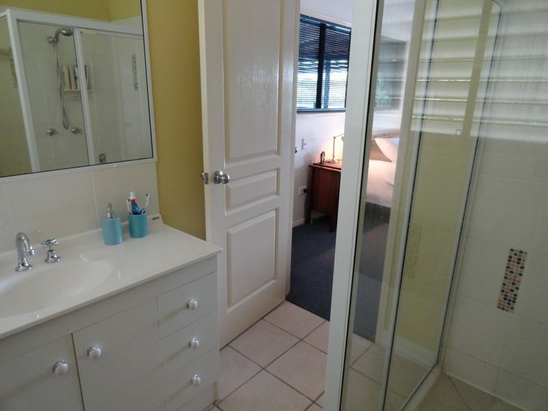 11 Mooring Place, Boyne Island QLD 4680