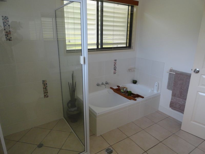 11 Mooring Place, Boyne Island QLD 4680