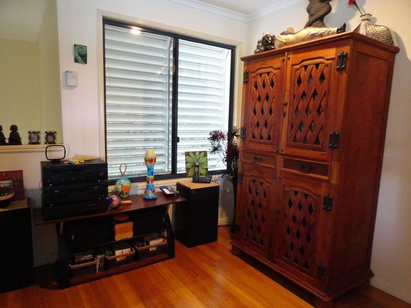 11 Mooring Place, Boyne Island QLD 4680
