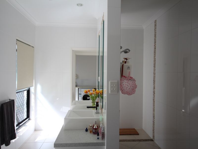 10 Jeana Close, Boyne Island QLD 4680