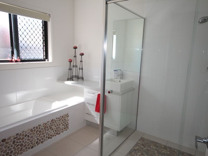 10 Jeana Close, Boyne Island QLD 4680