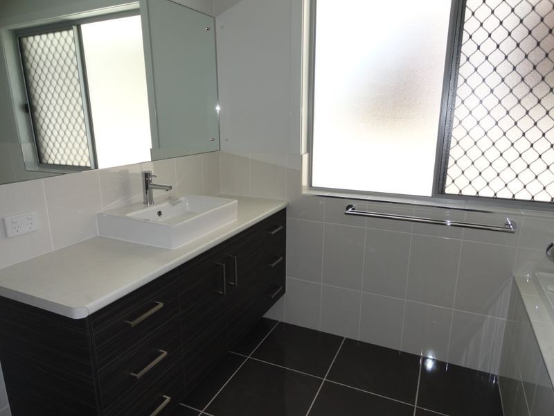 21 Tarcoola Drive, Boyne Island QLD 4680