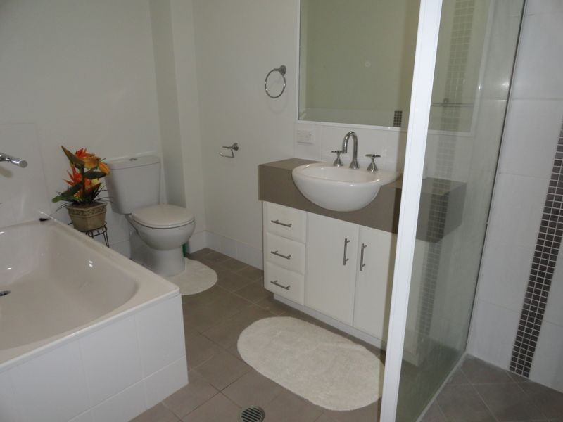10/8A Wyndham Avenue, Boyne Island QLD 4680