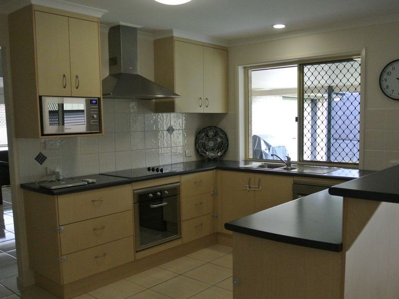 79 Booth Avenue, Tannum Sands QLD 4680