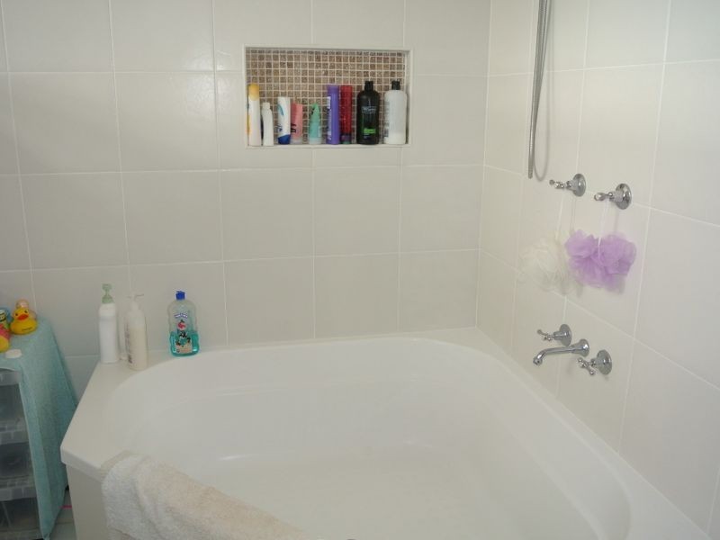 17 Alexander Street, Boyne Island QLD 4680