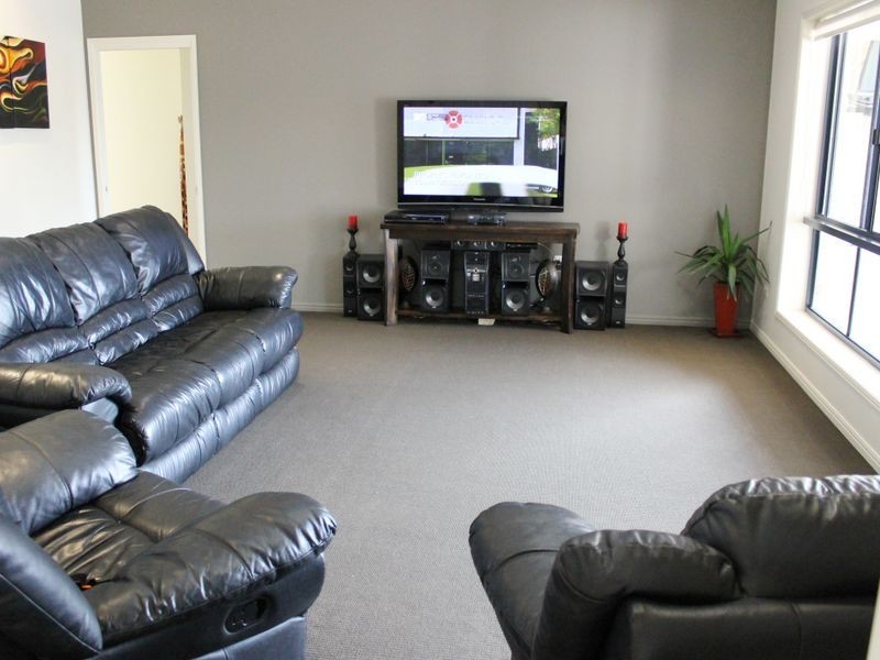 8 Riverside Drive, Tannum Sands QLD 4680