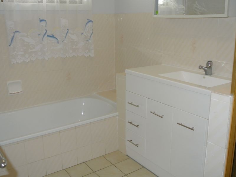 92 Malpas Street, Boyne Island QLD 4680