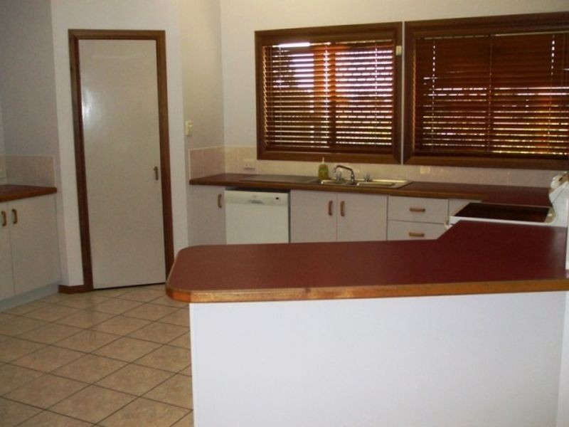 39 Shaw Street, New Auckland QLD 4680