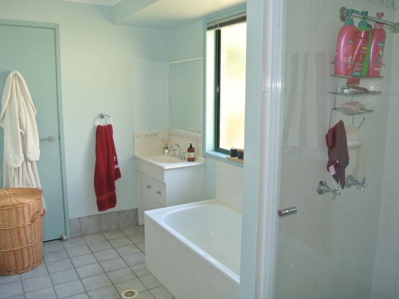 2 Wattle Court, Boyne Island QLD 4680