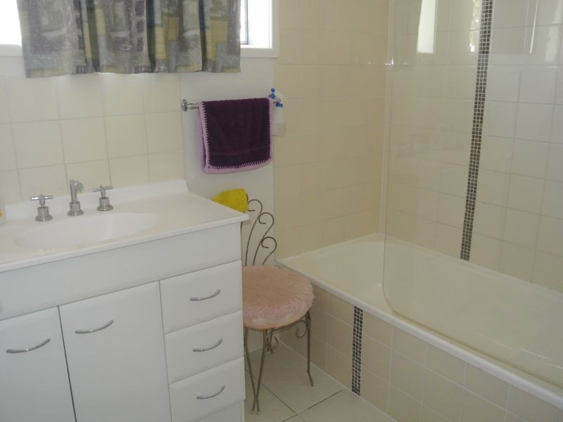 10 Elanora Street, Boyne Island QLD 4680