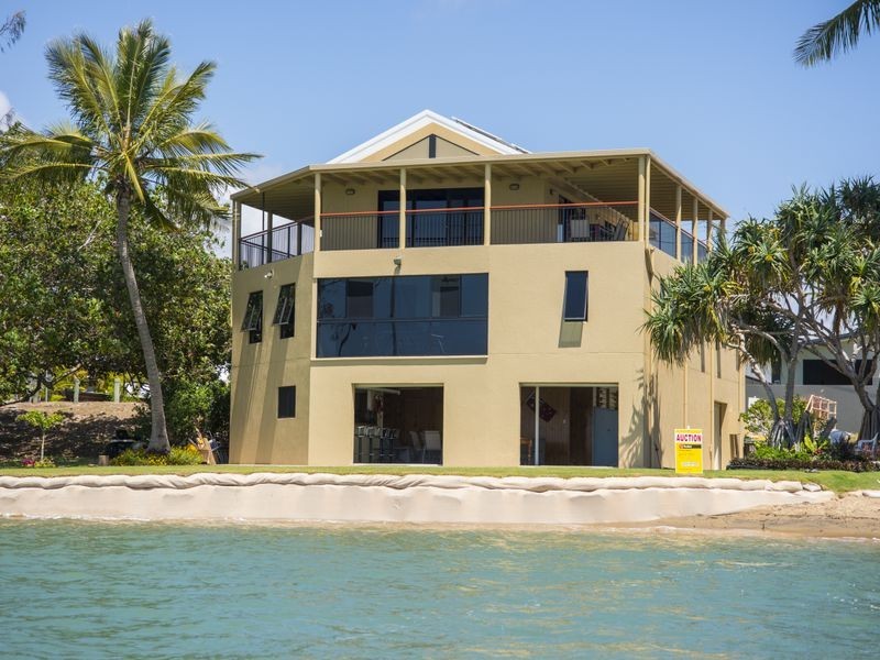 10 Island Esplanade, Boyne Island QLD 4680