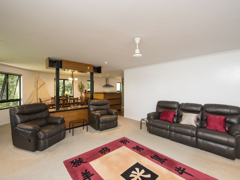 10 Island Esplanade, Boyne Island QLD 4680