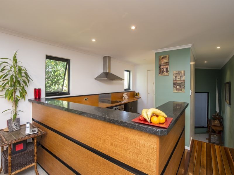 10 Island Esplanade, Boyne Island QLD 4680