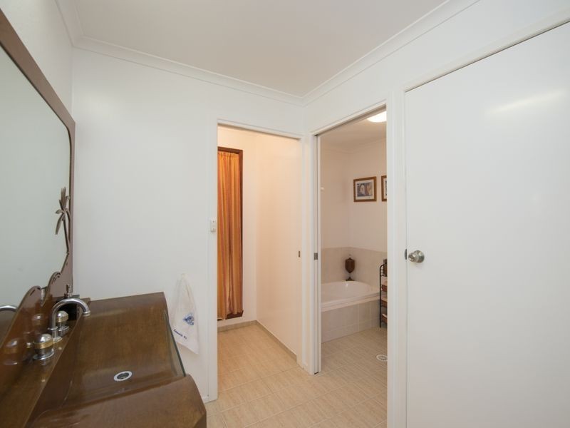 10 Island Esplanade, Boyne Island QLD 4680