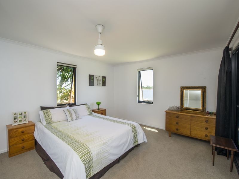 10 Island Esplanade, Boyne Island QLD 4680